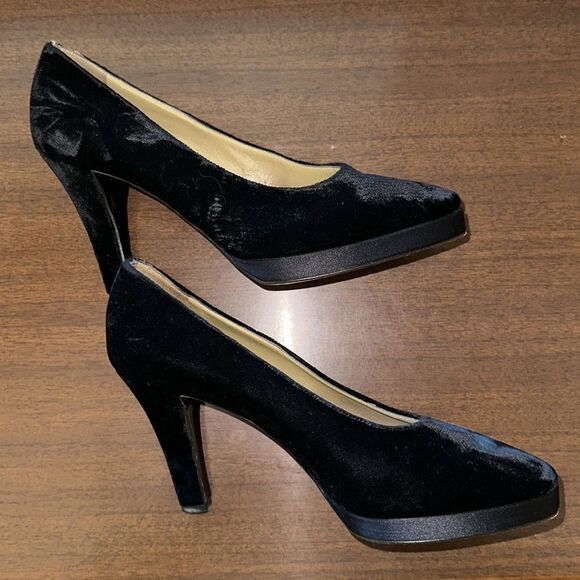 Yves Saint Laurent Suede Heels, Size 7.5 - Picture 2 of 13